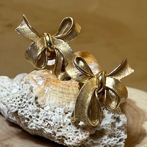 Vintage Crown Trifari Gold Clip Bow Earrings